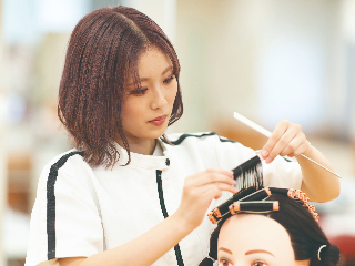 福井美容ビューティー製菓保育専門学校