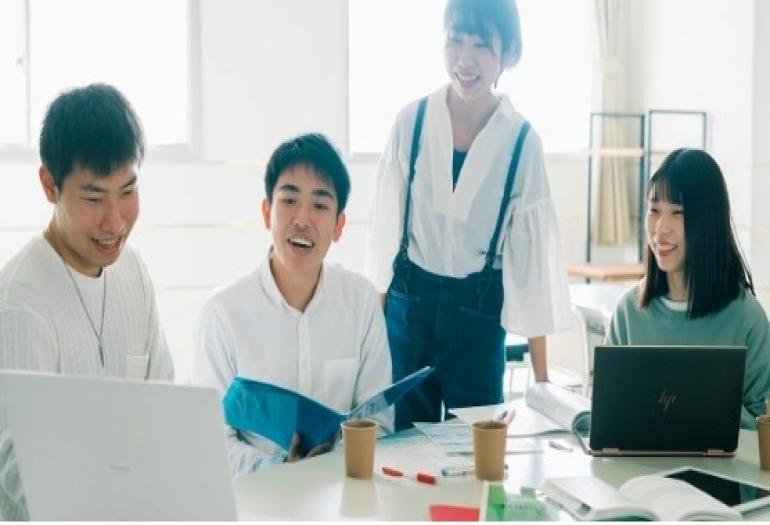 穴吹ビジネス専門学校