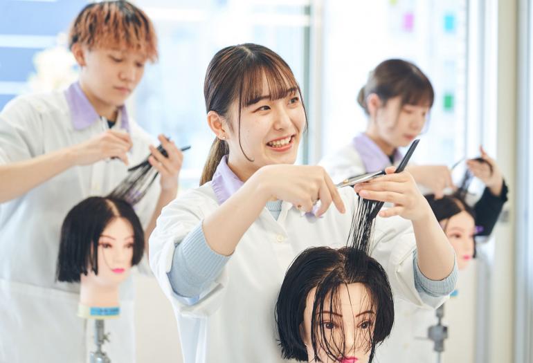 真野美容専門学校